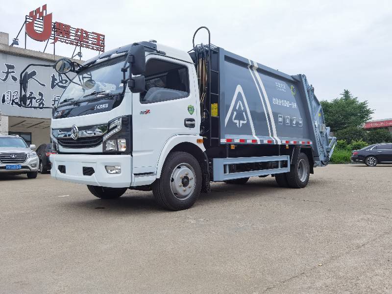 8方垃圾压缩车发动机配置:cy4102-ce4b型柴油机采用四气门,增压中冷