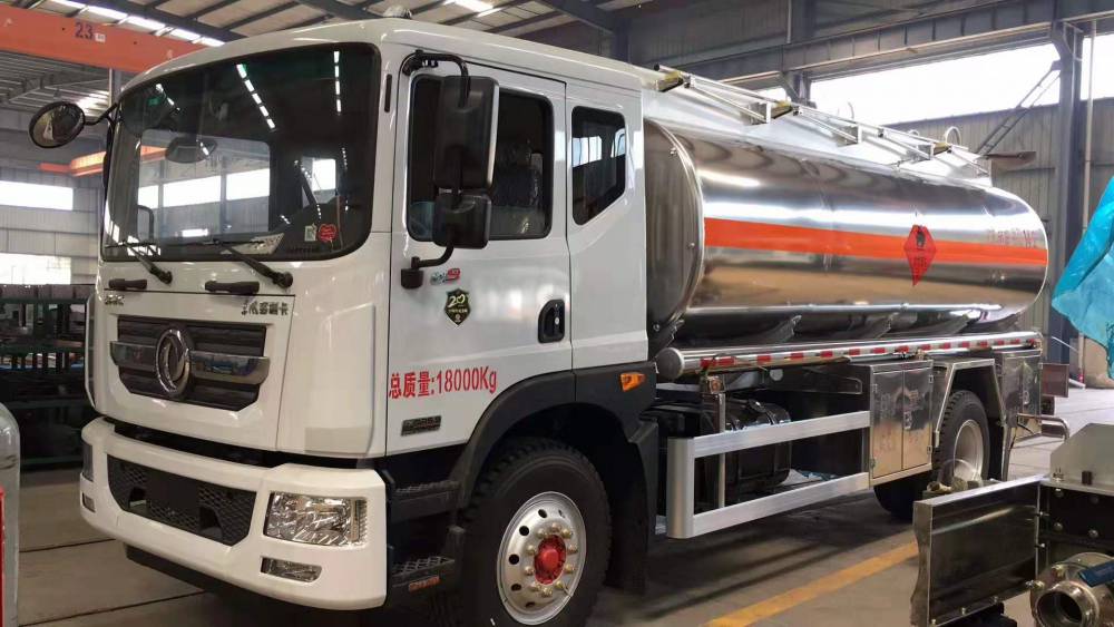 分期付款东风多利卡d9油罐车12吨运油车