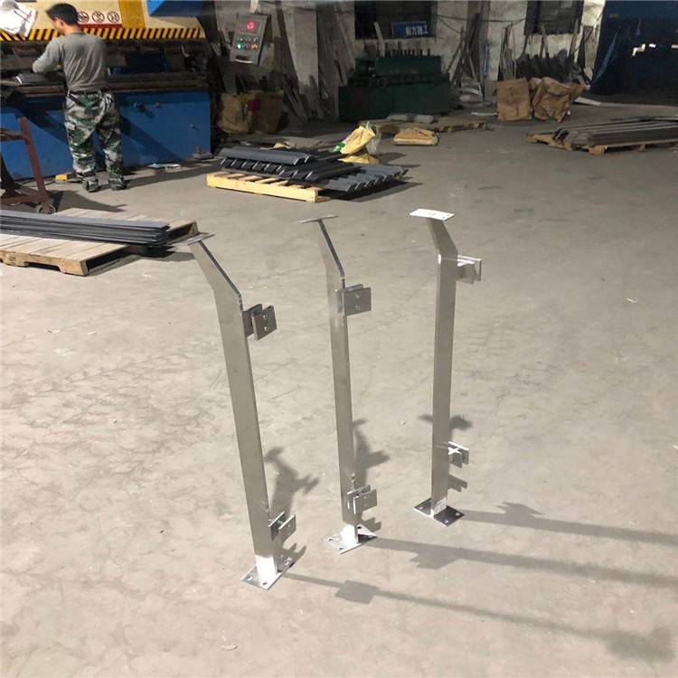 阳台 别墅 不锈钢立柱栏杆图片 304不锈钢立柱 图片