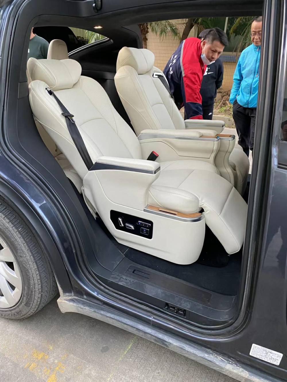 特斯拉modely毛豆y航空座椅改装汽车内饰改装仪表台顶棚翻新