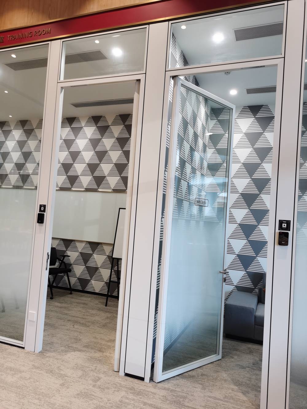 60款 通透无框 单玻高隔断 隔音性能好