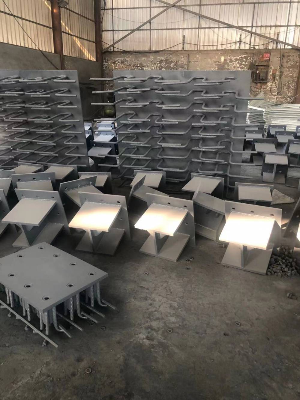 高铁声屏障立柱人行道钢横梁遮板栏杆预埋件防落梁挡块q345b