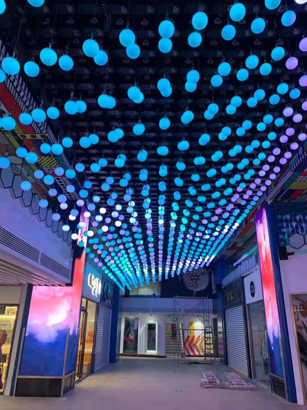 商城展升降球灯出租led上下飞行球充气粉色全城租赁