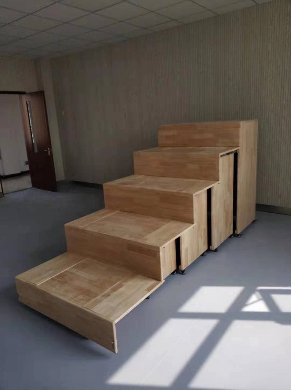 五层抽拉式合唱台 学校合唱实木伸缩式合唱台