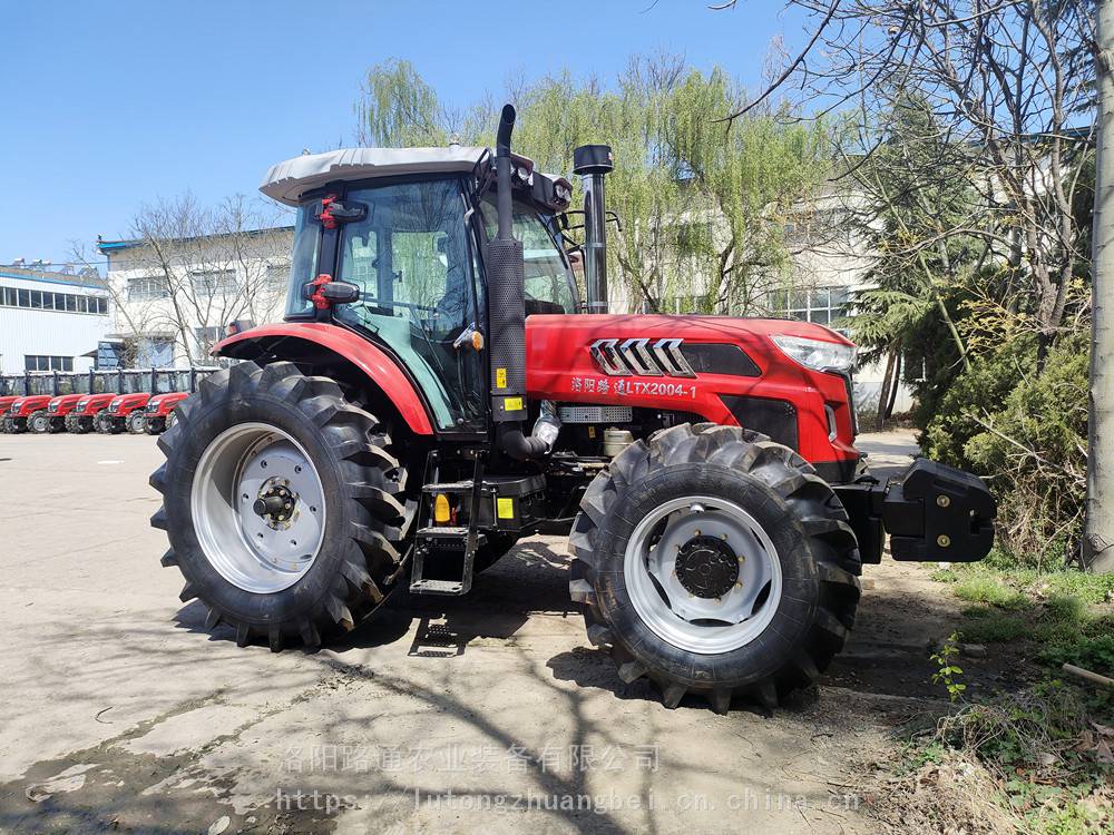 北镇市200马力四轮运输拖拉机四驱六缸农用旋耕拖拉机图片