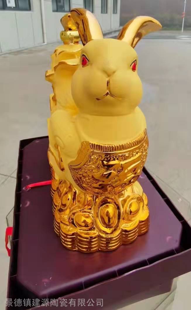 2023年生肖兔陶瓷酒瓶5斤镀金百财兔五斤装兔酒瓶厂