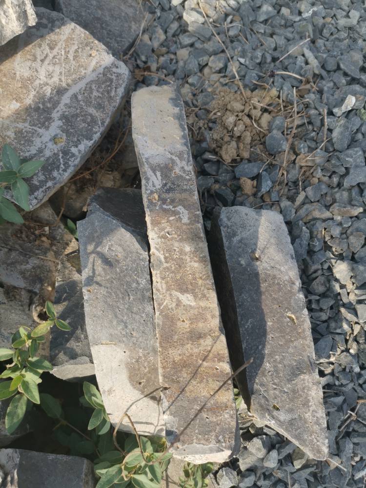 玄武岩河堤护坡石填片石大块石河堤石抛江石块