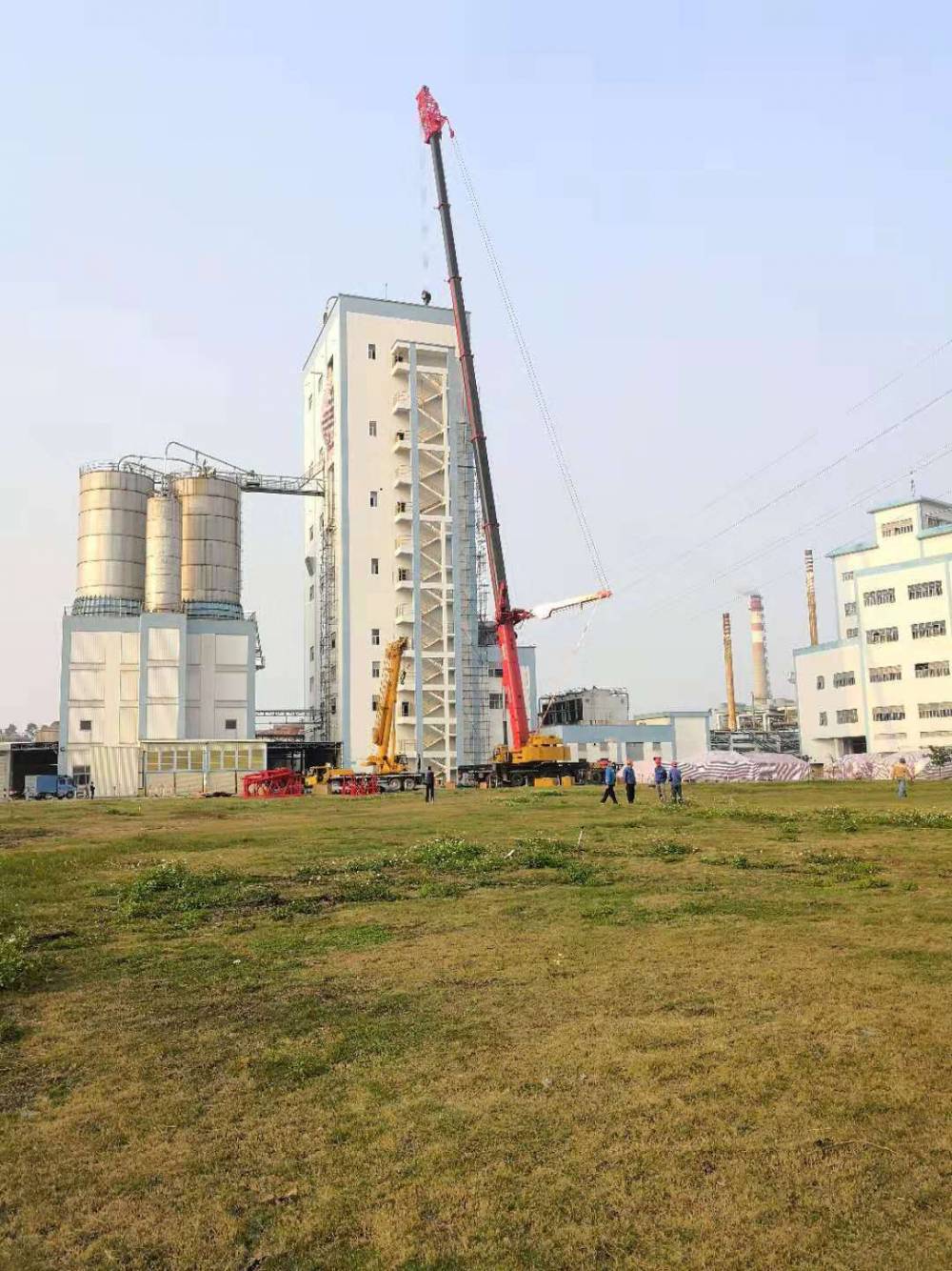 机电设备起重吊装,空调热水器冷水塔电梯光伏电池板吊装上下楼,高楼大厦设备货物吊机吊车大型起重吊装就位