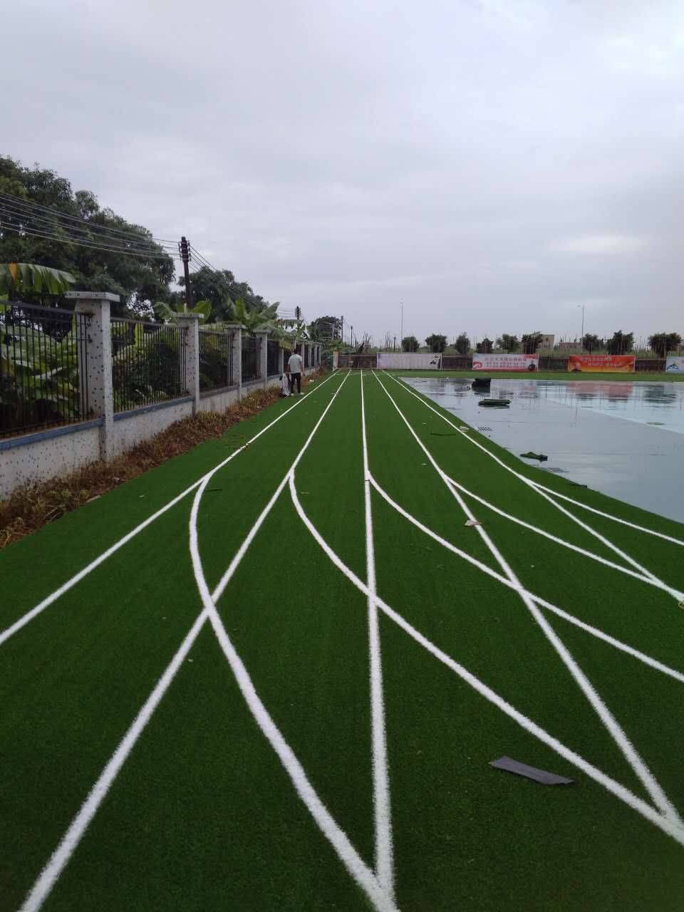 广州厂家批发5公分足球草单丝草铺设运动场足球跑道塑料仿真人造草坪