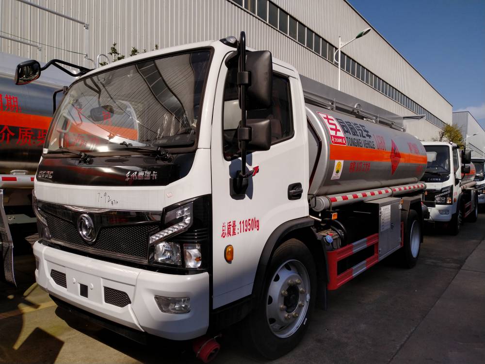 东风福瑞卡8吨油罐车975方加油车石油危化品运输车