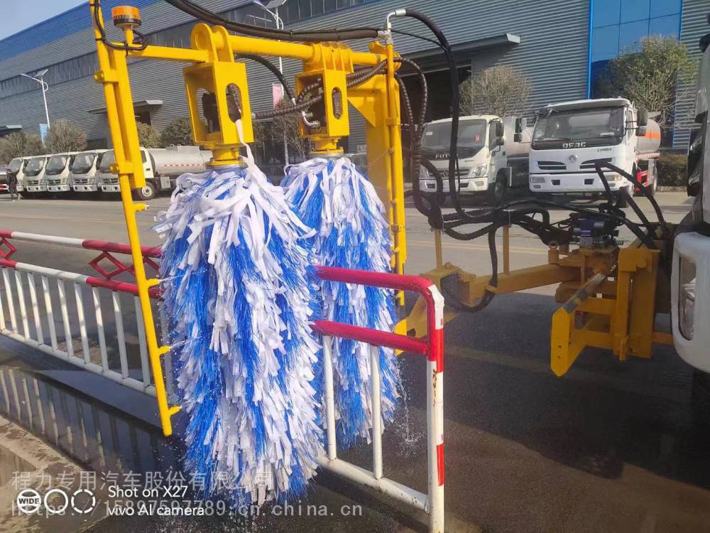 5吨双面城市护栏清洗车高速公路护栏清洗车多少钱一辆