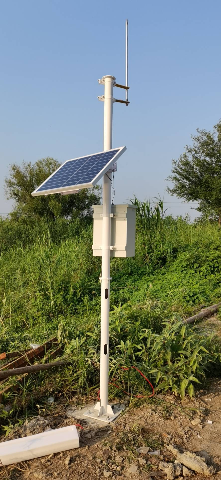 涨渡湖湿地水文自动监测站设备安装调试完毕