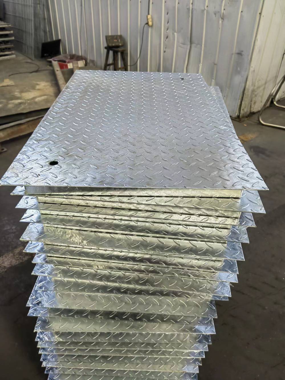 【花纹钢格栅盖板 云磊 供应定制电缆沟盖板 生化池沉淀池格栅】视频