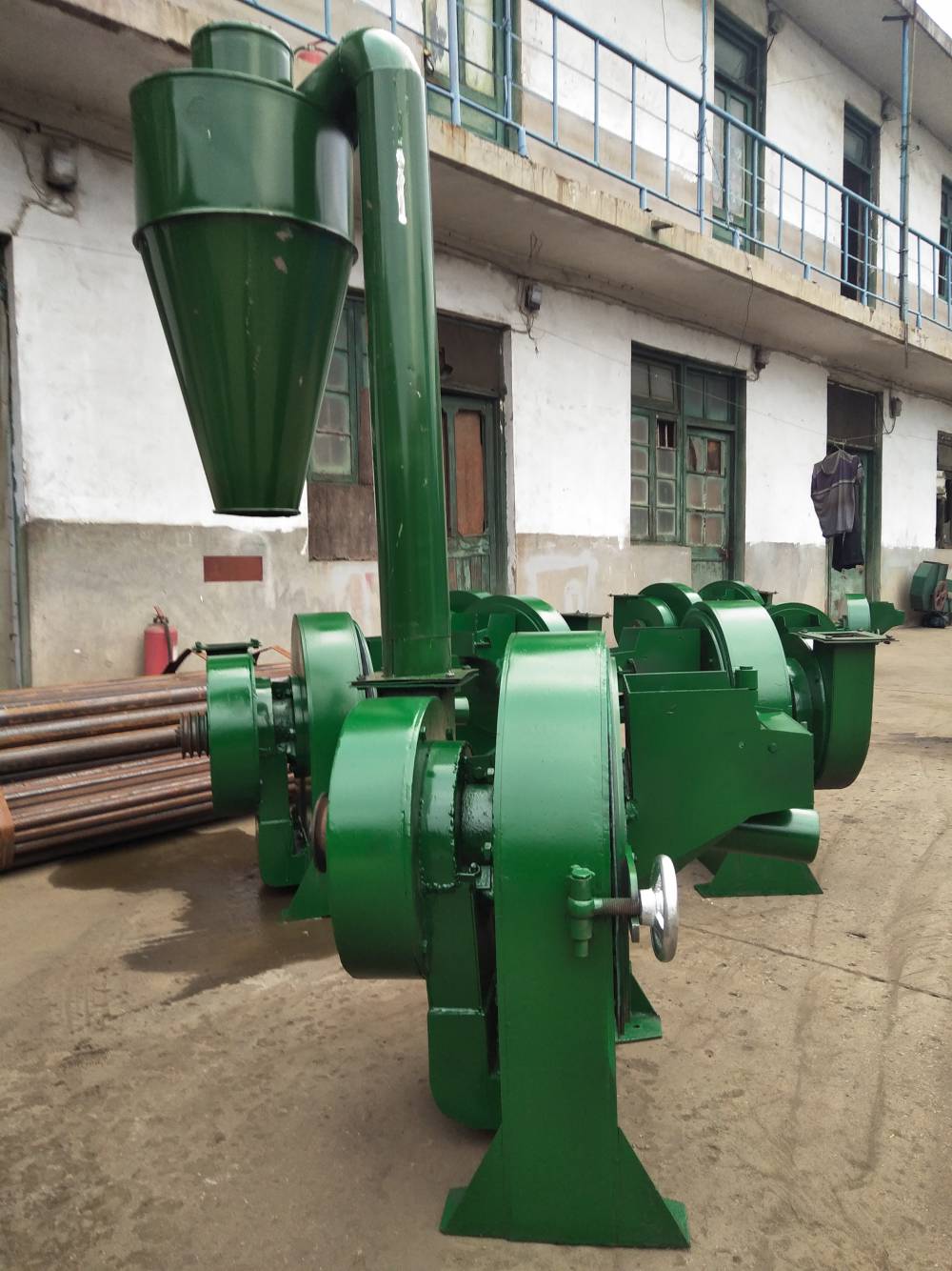 供应豆粕饲料粉碎机豆饼粉碎机图片