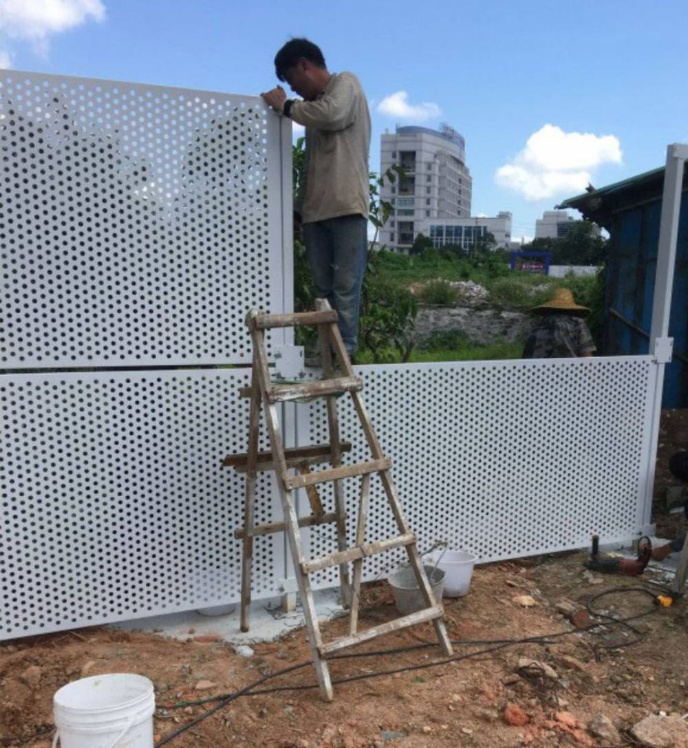 安装工程组装围蔽板 20mm穿孔烤漆白色防护栏