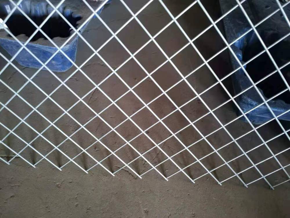 美观菱形网 菱形网片焊接菱形孔网片 斜方菱形网 斜孔电焊网