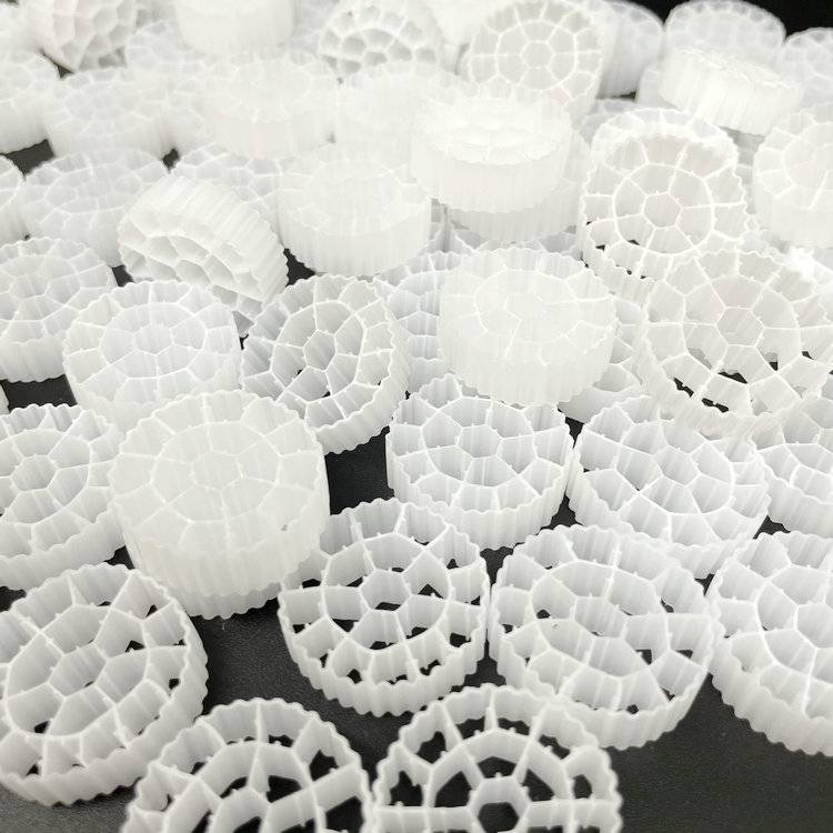 mbbr填料产品包装为体积较大的编制袋包装,每立方5包,客户在咨询采购