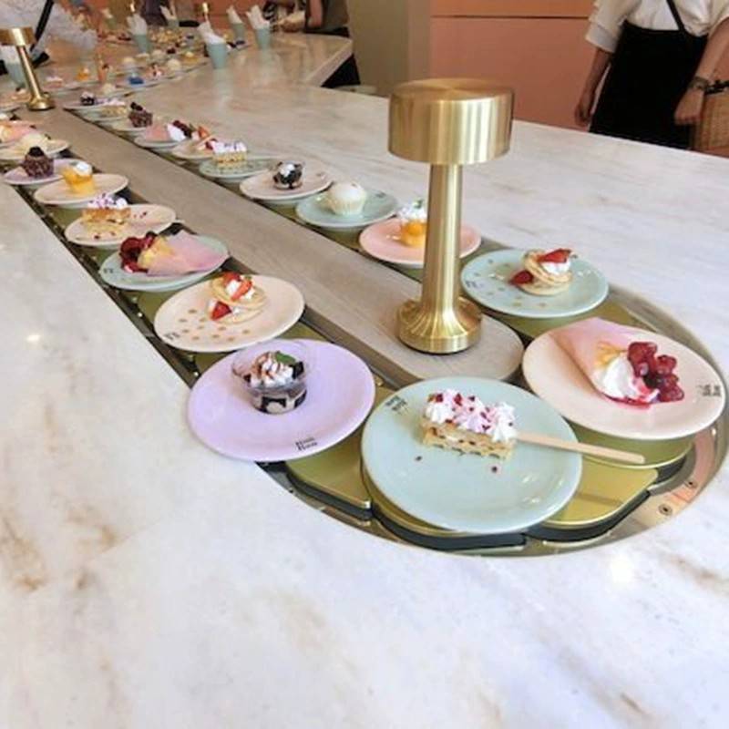 皮带直送式送餐旋转寿司设备回转甜品展示台寿司展示台