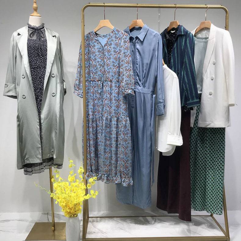 朗黛女装品牌折扣尾货批发实体店秋冬装休闲直播江苏镇江地摊服装批发