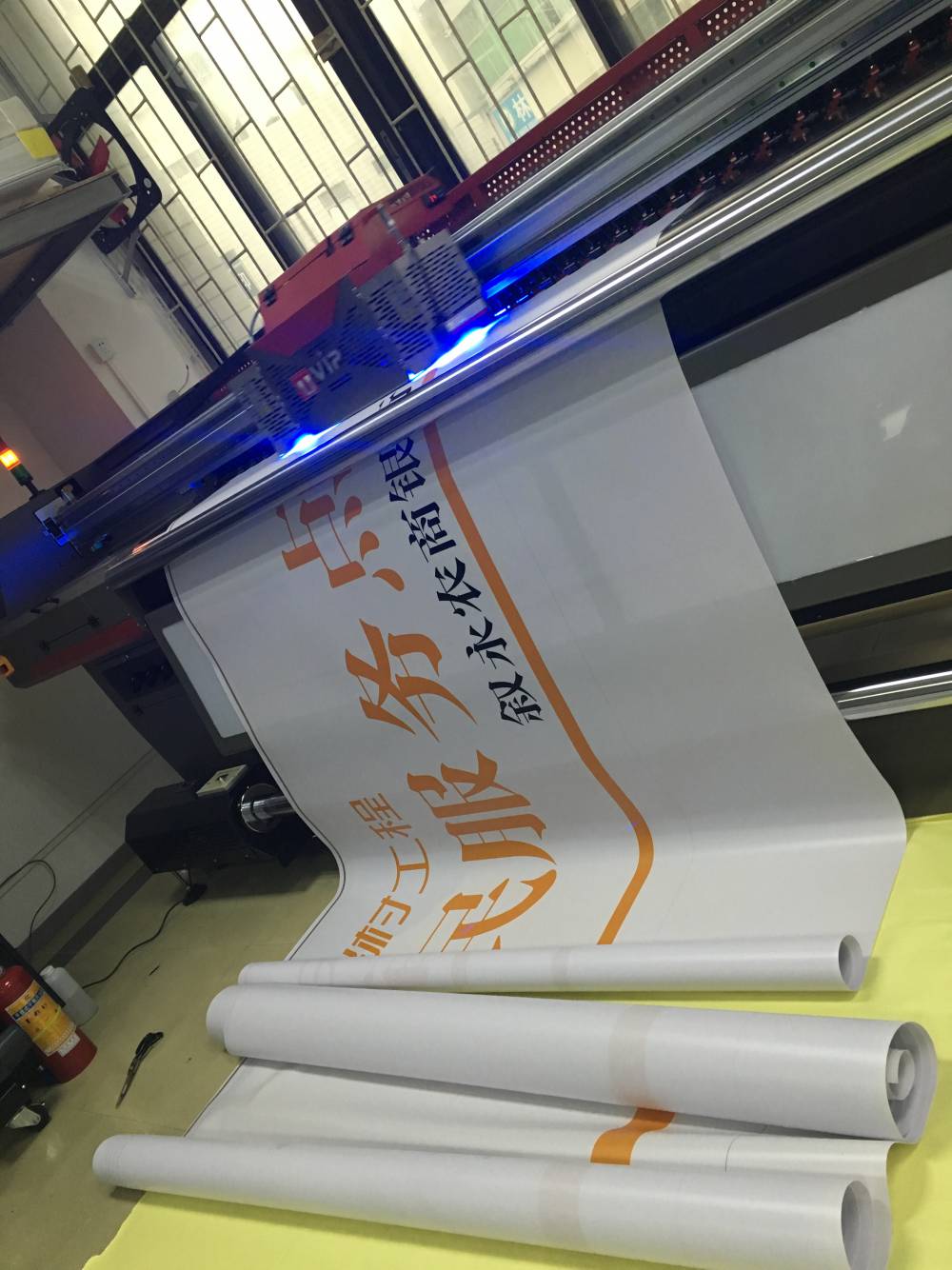 南山喷绘海报南山广告喷绘南山玻璃贴南山立体字制作