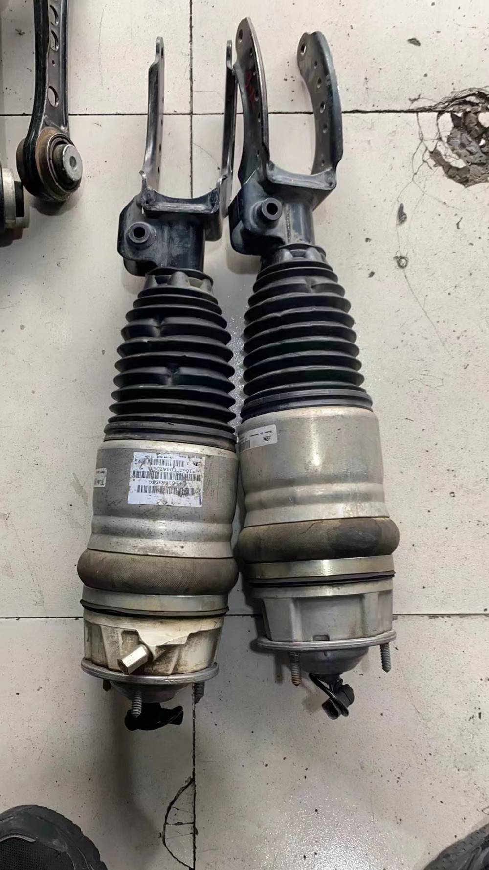 供应大众途锐减震器打气泵摆臂原装拆车件图片