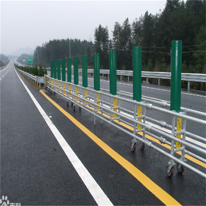 路口伸缩焊接插拔式亚荣星不锈钢防撞活动护栏