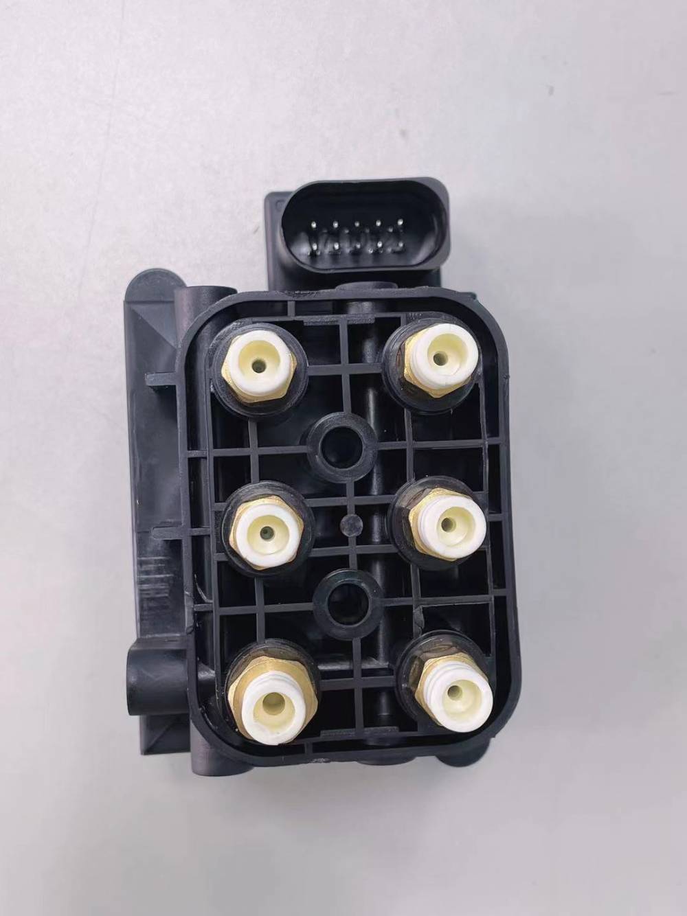 适用于奔驰梅赛德斯减震分配阀电磁阀a2123200358a2513200058