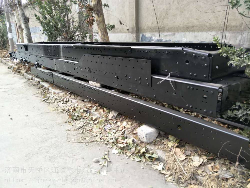 重汽豪沃自卸车车架总成二车架车架大梁车架副梁一年配套厂家