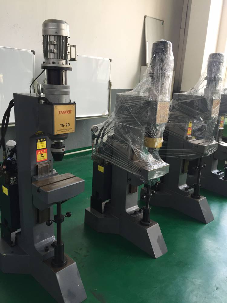 ts-70 液压旋铆机