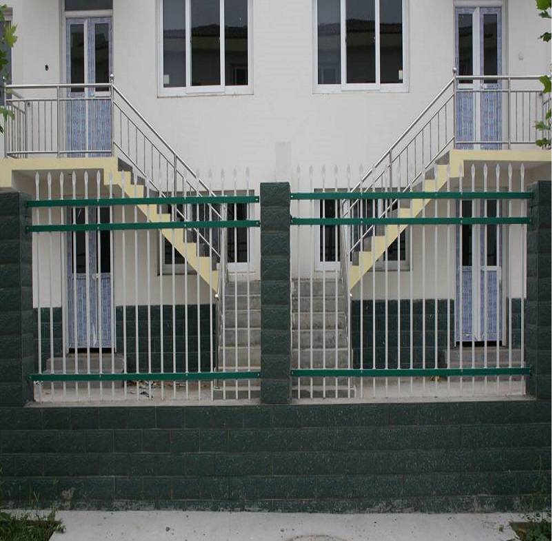 鸿宇筛网农村院墙围墙护栏安装