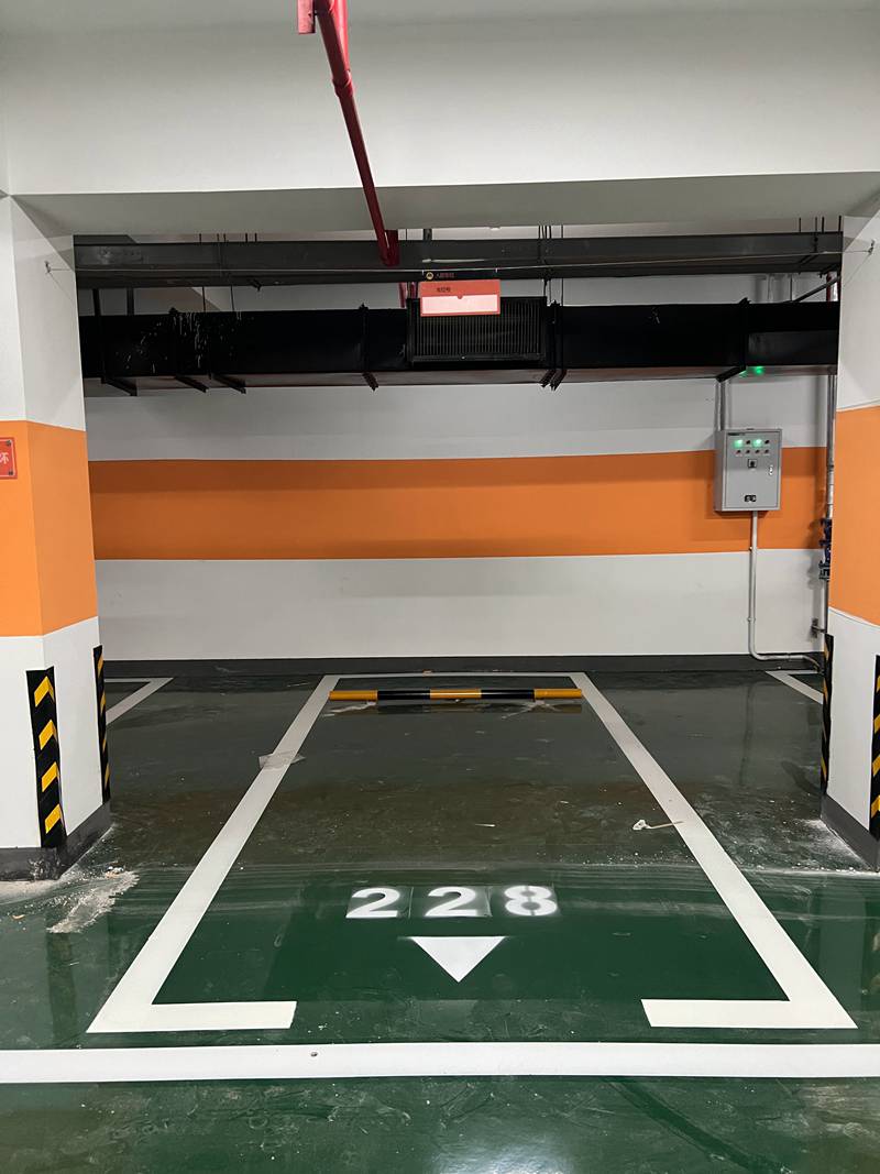 南京道路划线三种颜色的停车位代表的意思