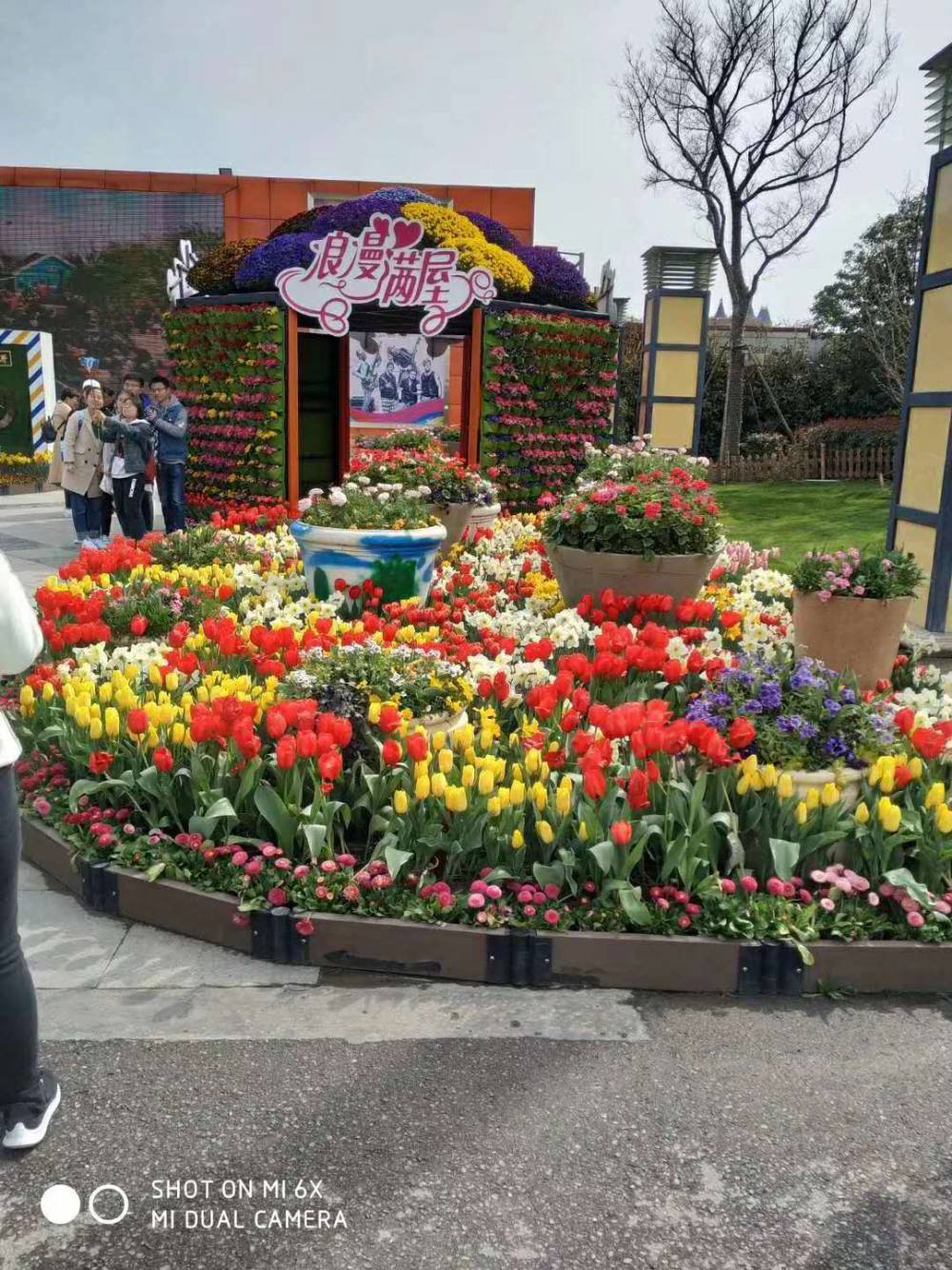 甘肃兰州仿真春节主题摆件成都动物绿雕图片