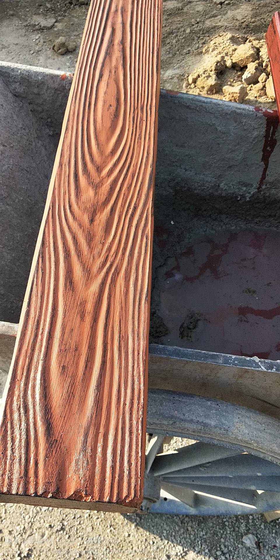 枣庄水泥仿木纹栈道板生产工艺优良水泥仿木踏步板