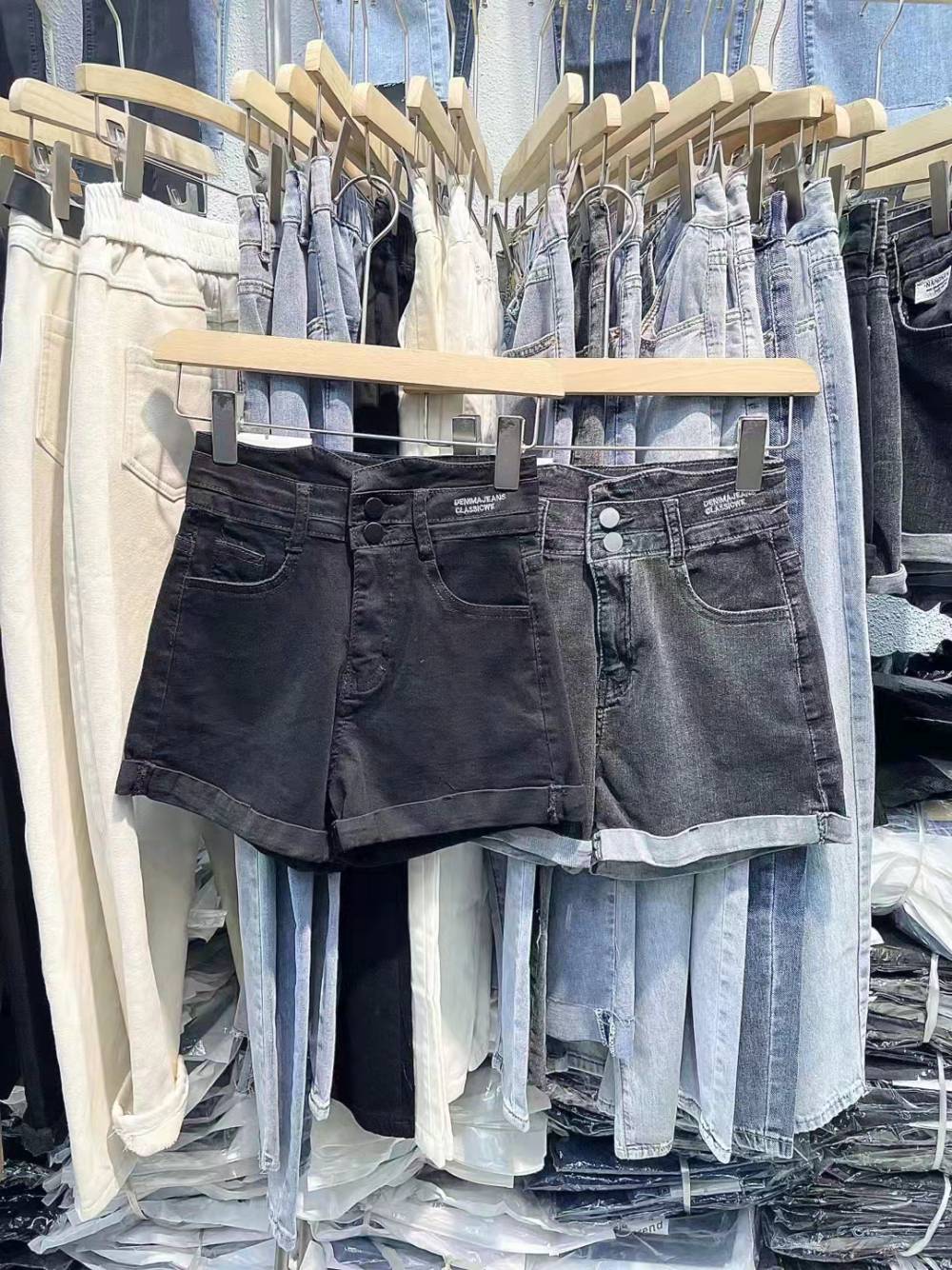 广西百色女式牛仔裤弹力修身牛仔裤宽松时尚直筒裤时尚杂款尾货女装