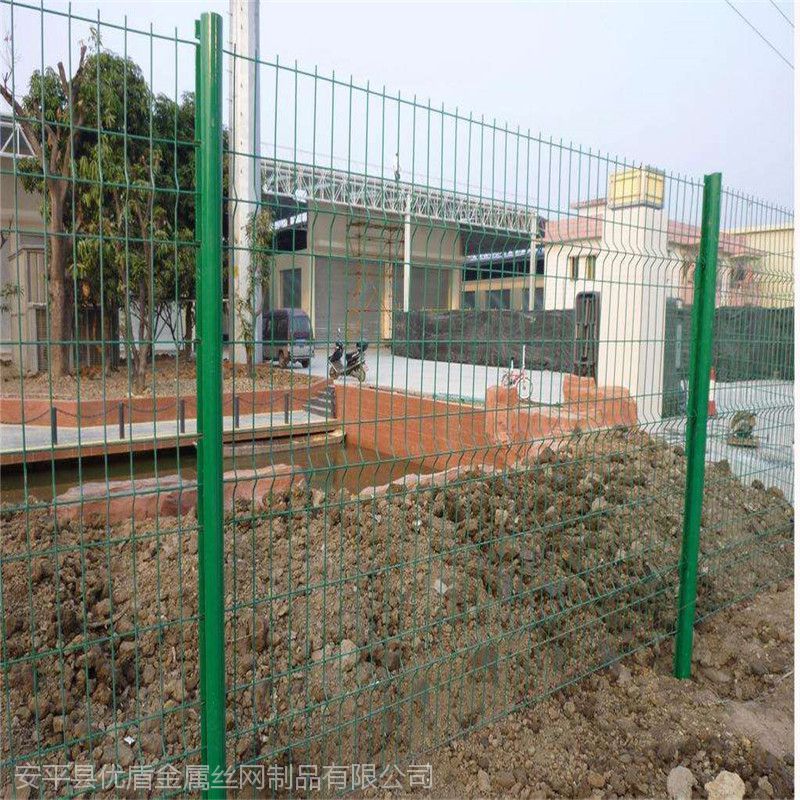 工厂外围墙铁网围栏A蓝白 灰色折弯桃型柱围墙护栏A三折弯围栏网