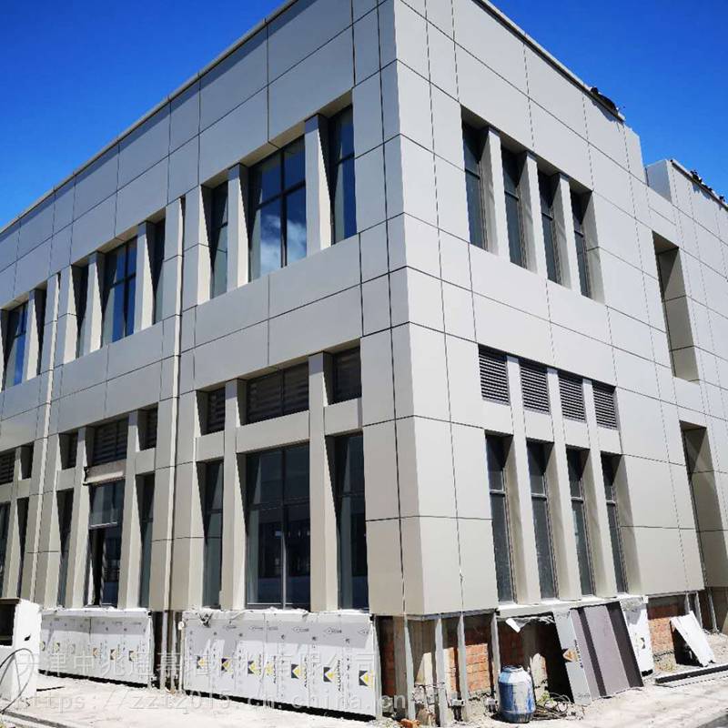 女儿墙面外包铝单板25mm铝板幕墙背筋角码焊龙骨安装施工