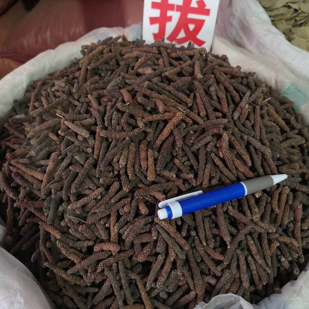 荜茇拼音bì bá英文名long pepper别名荜拨,荜拨梨,阿梨诃他,椹圣