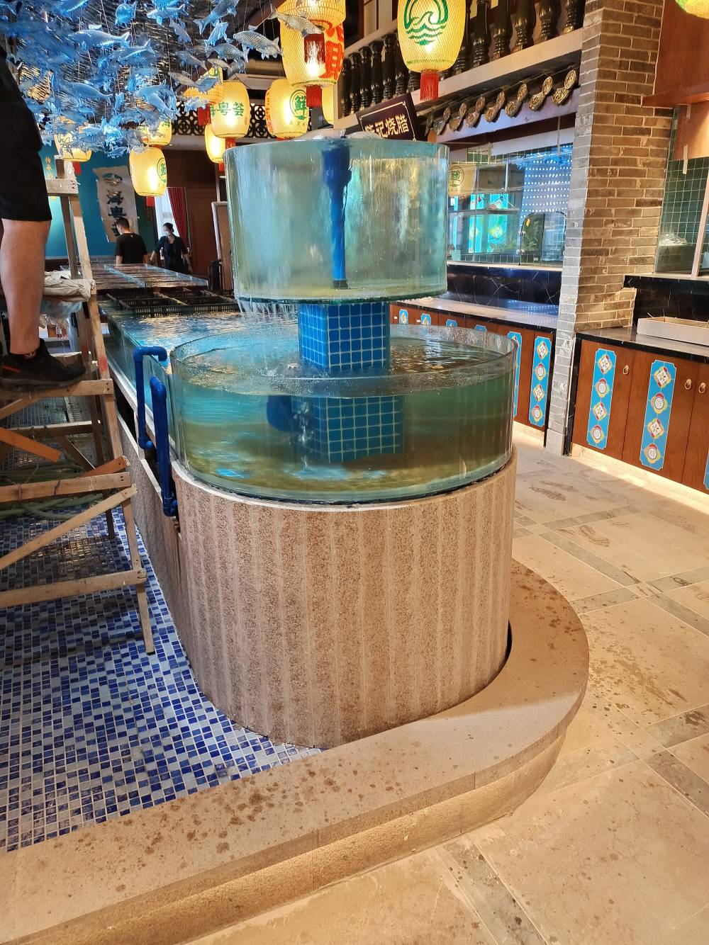 海鲜超市定做海鲜池,大湾区海鲜池定做公司,大湾区定做超市鱼池