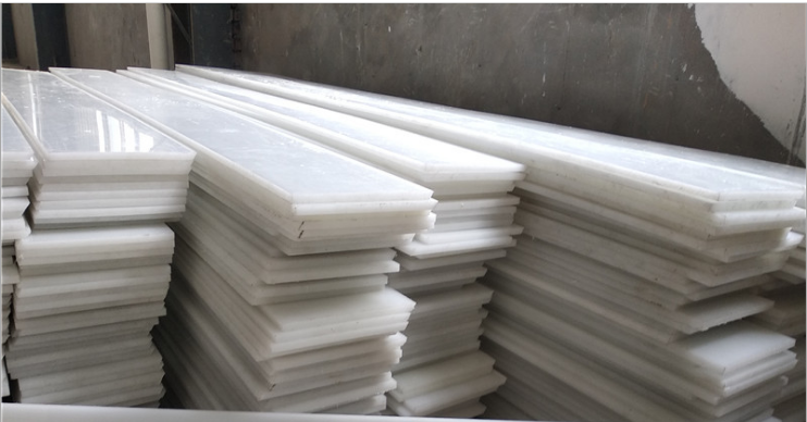 定位前安装人员应校正横梁与止推板大平面的垂直度用两只螺母锁紧