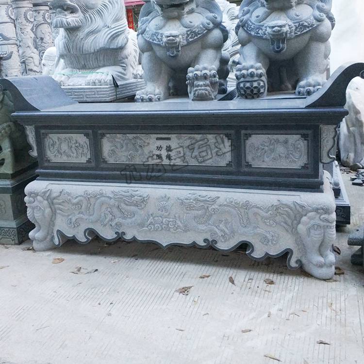 或摆放牌位的桌子,神圣不可侵犯的,对于佛前石雕供桌及家用石雕供桌