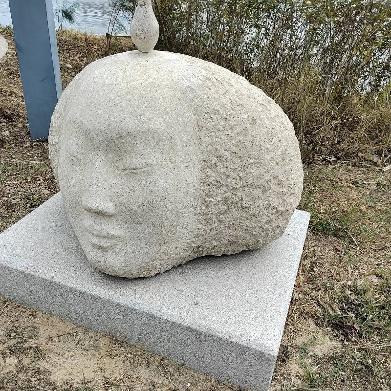 抽象花岗岩雕塑芝麻白人物50厘米高公园石雕装饰品