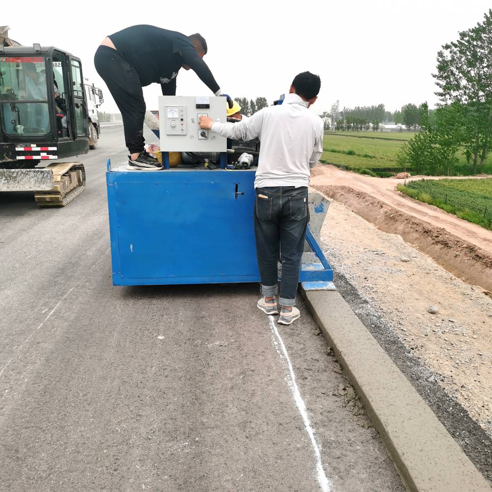 防撞墙摊铺成形机 路肩衬砌成形机 护坡浇筑滑模机