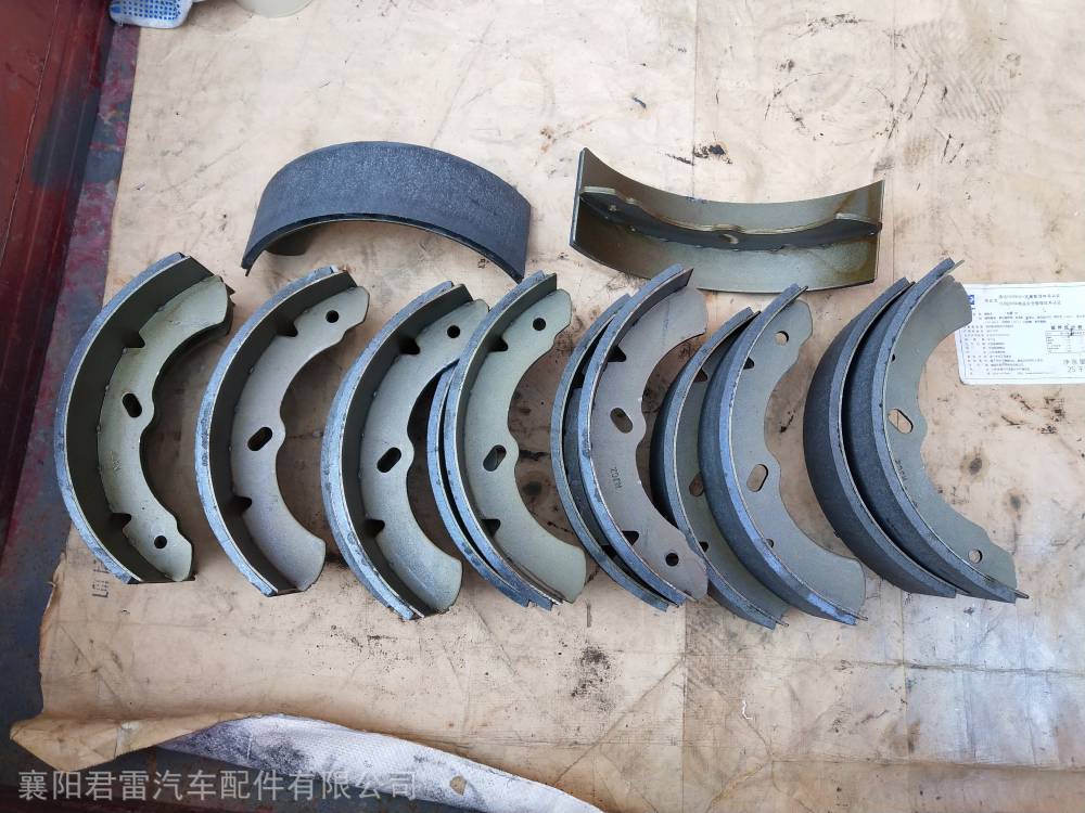 原厂东风多利卡d5前刹车片后制动蹄片刹车蹄片总成配件专卖
