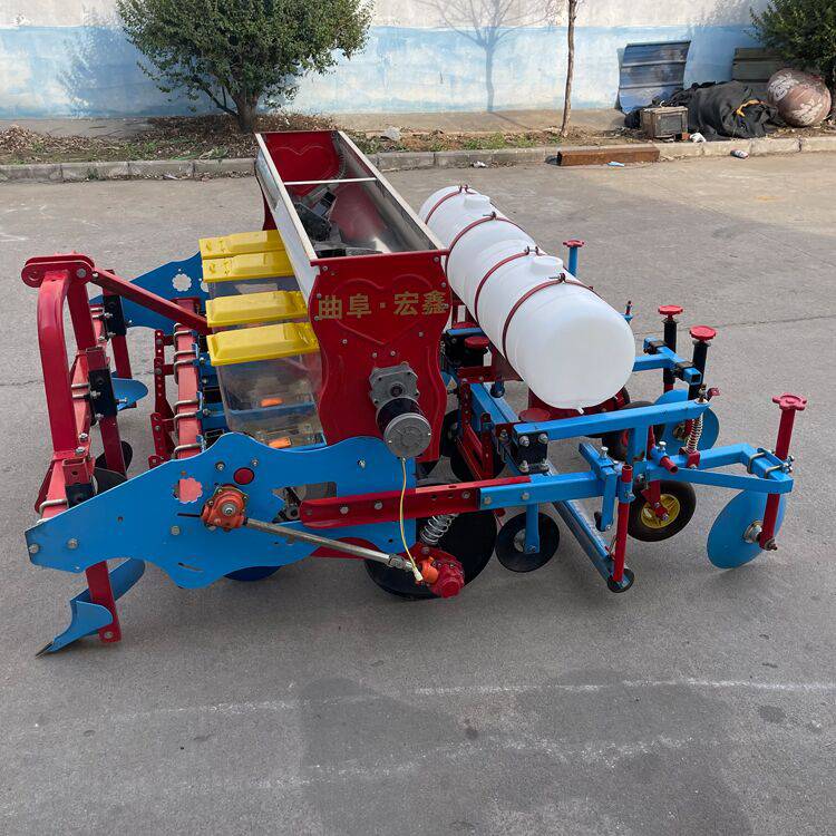 宏源春季花生播种覆膜机农作物播种机多功能播种喷药地膜机