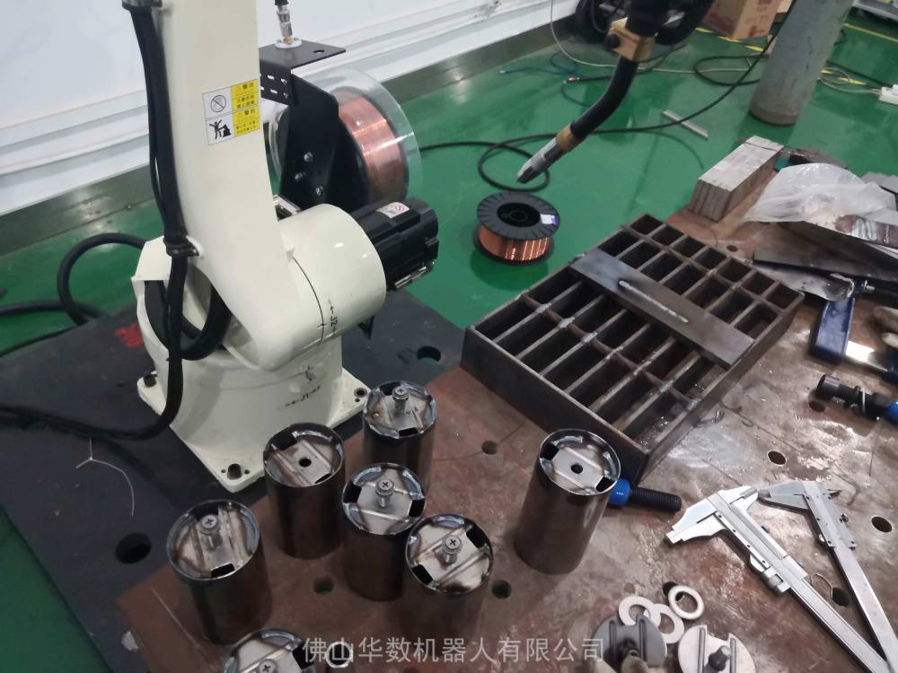广州座椅转轴焊接机器人佛山货架护栏焊接中山铁丝网焊接机械手