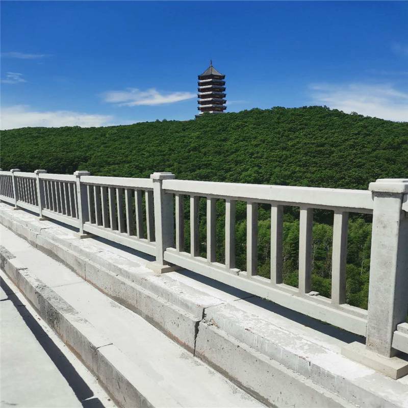 保定铁锐建材高铁护栏混凝土材质安装简便安全牢固