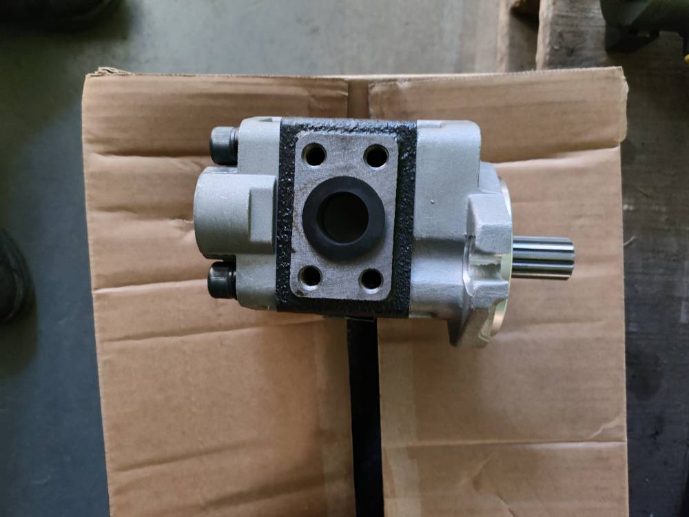 斗山大宇叉车配件齿轮泵15182吨b15se电叉原厂液压油泵