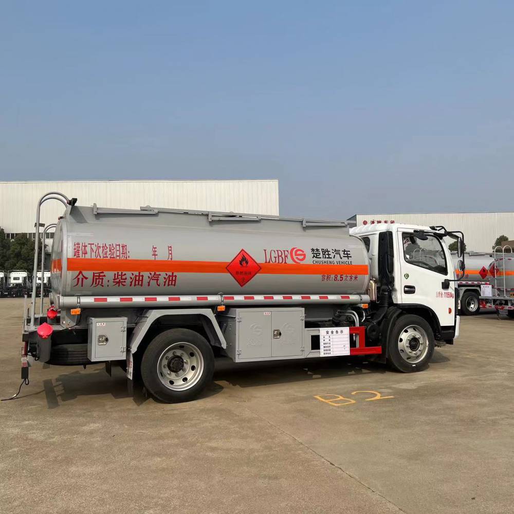 罐车>东风福瑞卡3800轴距油罐车***车型云内170马力柴油运输车 上一个