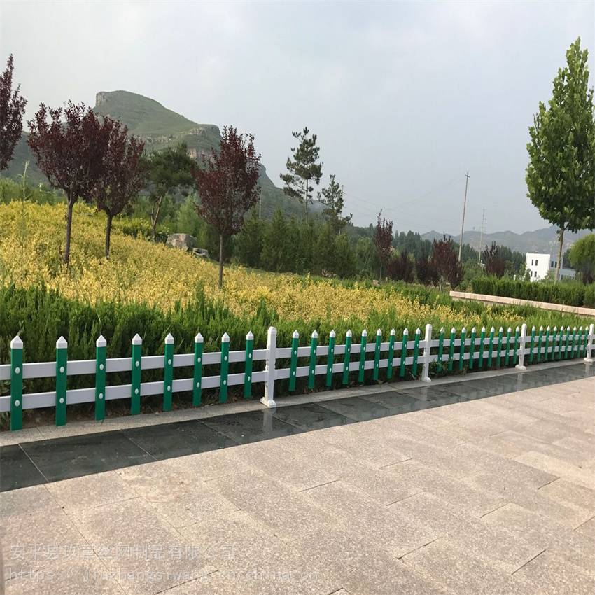 防腐草坪护栏原木色草坪围栏山东市政绿植栅栏