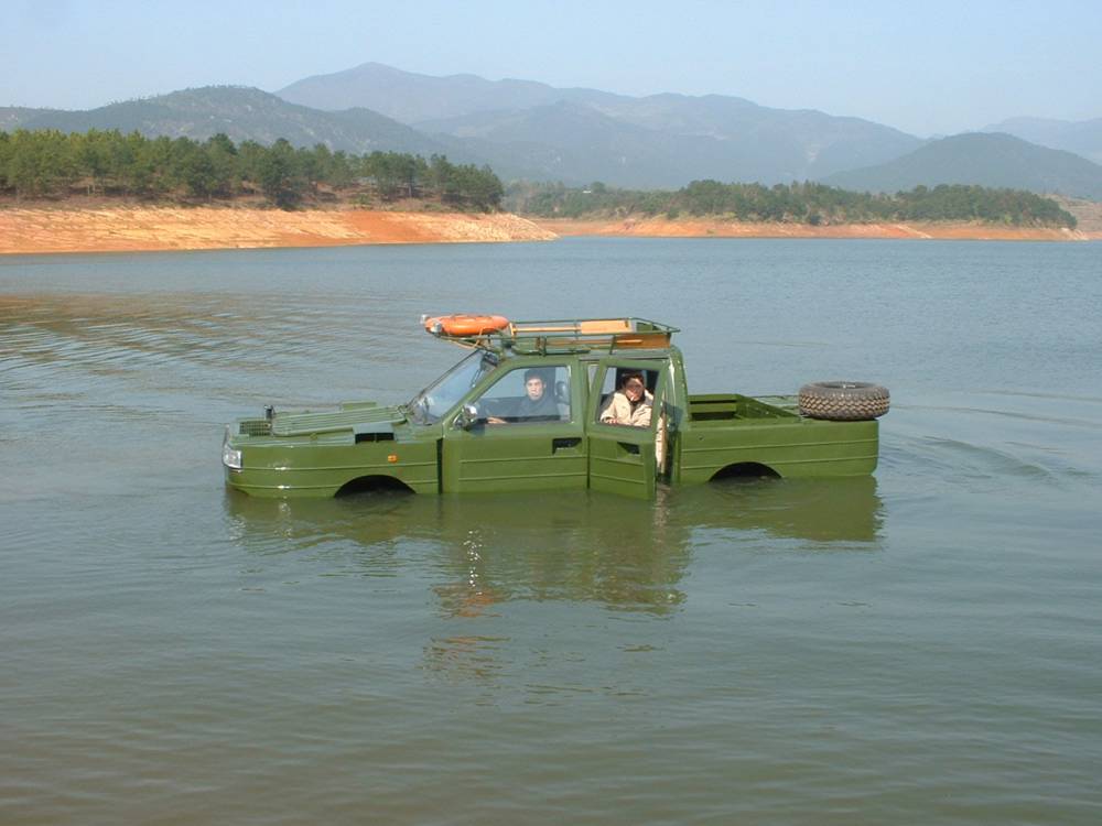 中国斯沃孚水陆两栖装甲车两用车越野车履带车抢险救灾消防沙滩车10